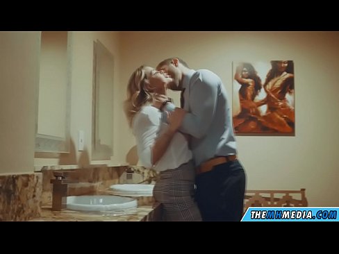 ❤️ Amikor egy bögyös szőke elcsábít egy nyilvános WC-ben ❌ Porno at hu.quizfarmature.ru ❌️❤